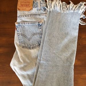 High waisted women’s USA Levi’s 550 jean 5 M